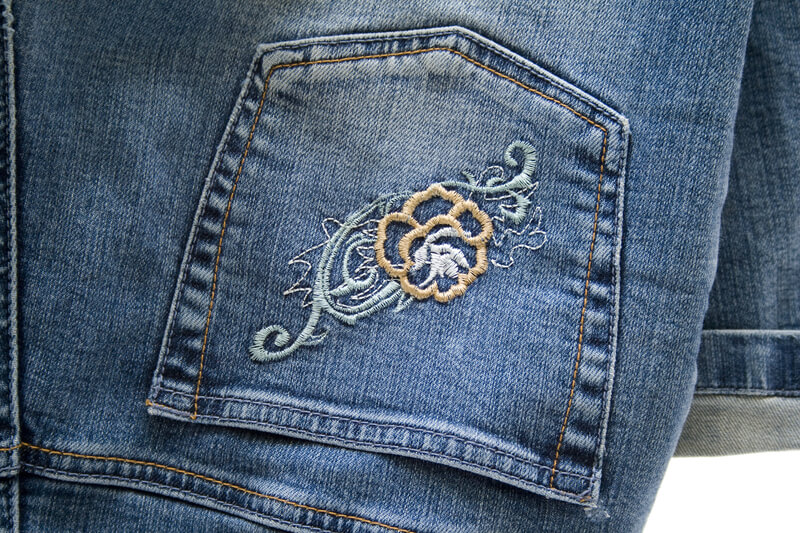 leuk ontwerp borduren op jeans